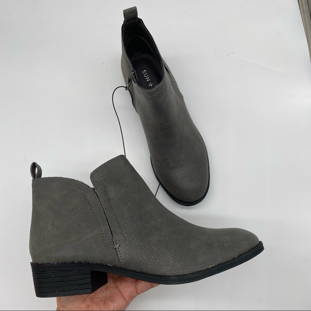 SUN + STONE women’s Cadee Ankle Booties in faux suede grey size 5.5 NEW